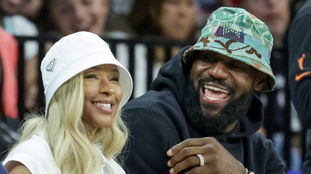 La esposa de LeBron, Savannah James, se burla de la aparición de Gala con un aspecto impresionante