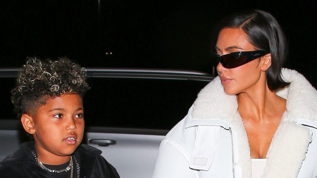 Batalla Bling del Día de la Madre de Kim Kardashian