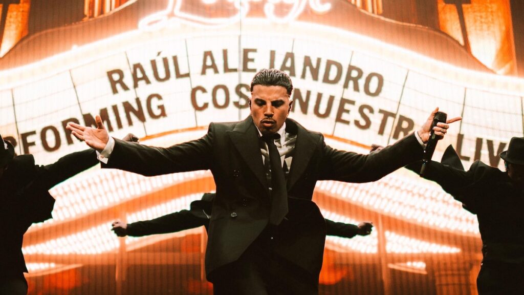 Rauw Alejandro hace historia en Los Ángeles con su gira ‘Cosa Nuestra’ (fotos exclusivas)