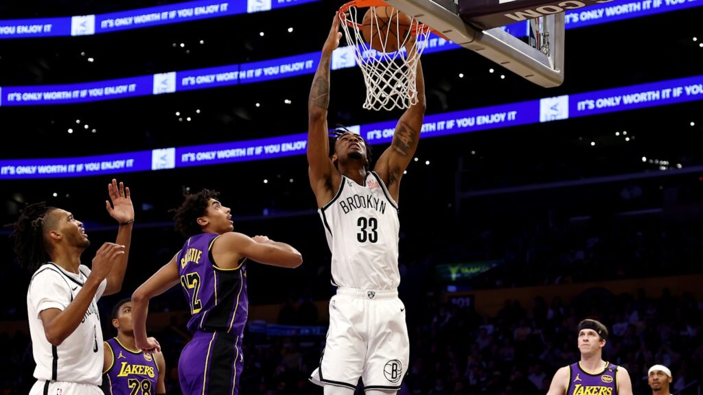 La oferta de cambio que podrían enviar los Lakers a Nets por el pívot Nic Claxton