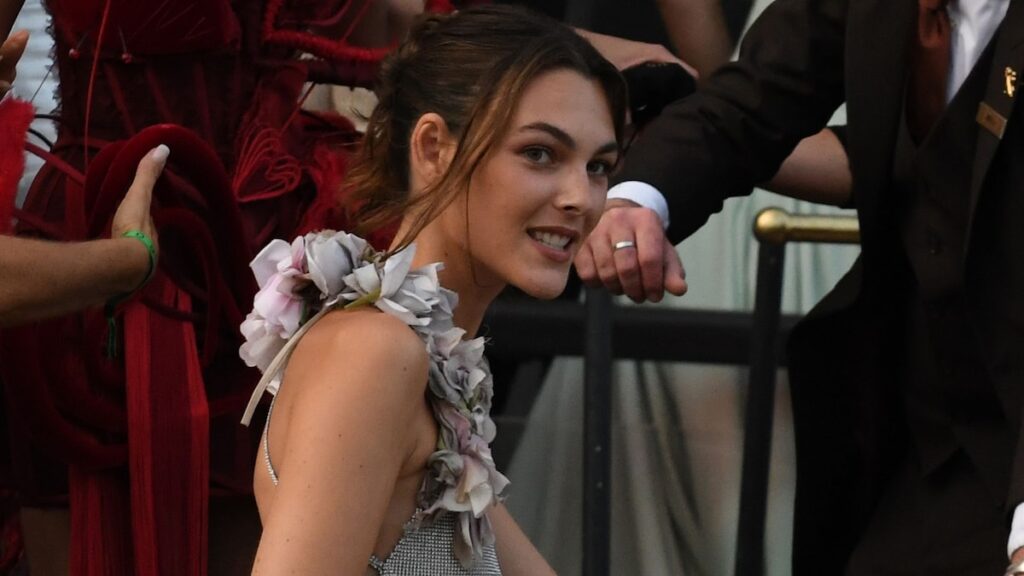 La novia de Leonardo DiCaprio aturde con un vestido sin respaldo en Bezos-Sánchez pre-boda Party La novia de Leonardo DiCaprio aturde con un vestido sin respaldo en Bezos-Sánchez pre-boda Party