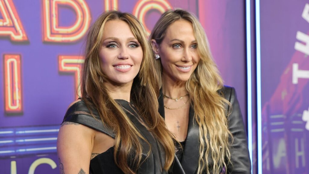 Miley Cyrus dice que su ‘lealtad’ fue para su madre durante el drama familiar: ‘La familia es mi prioridad’