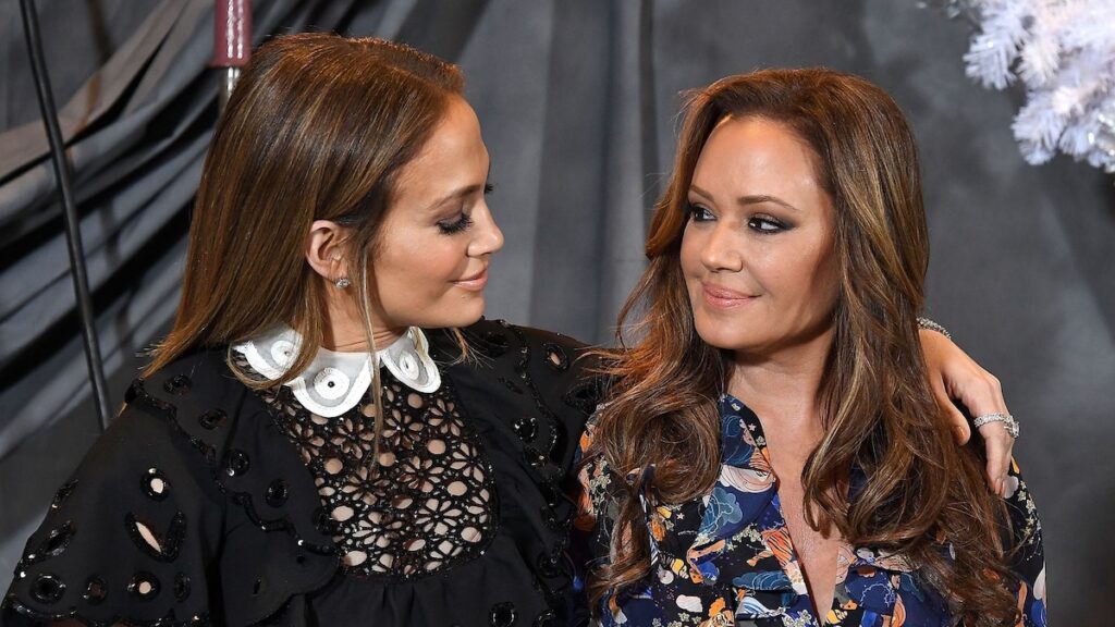 Jennifer López y Leah Remini se enviaron un mensaje de texto después de sus divorcios para hacer titulares