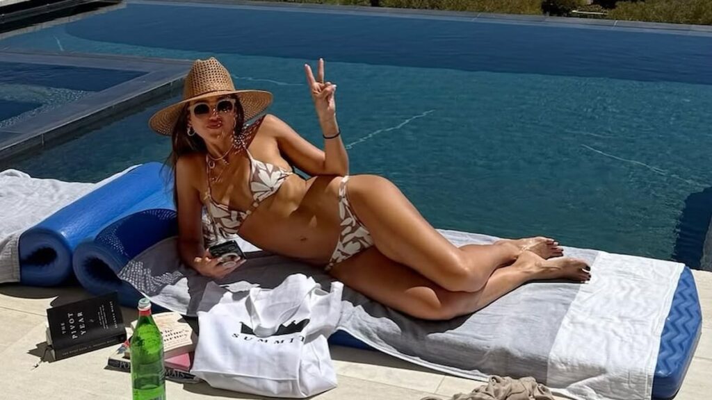 Jessica Alba brilla en fotos de bikini en escapada de autocuidado