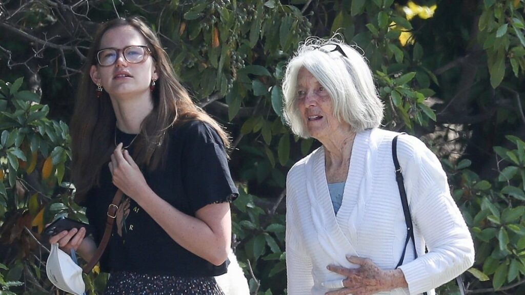 Violet Affleck se divierte de verano con la abuela después de aparecer en los titulares