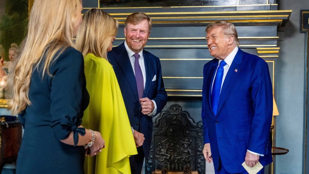 Queen Maxima, rey Willem-Alexander y su hija Princesa Catharina-Amalia saludan al presidente Donald Trump: Mira