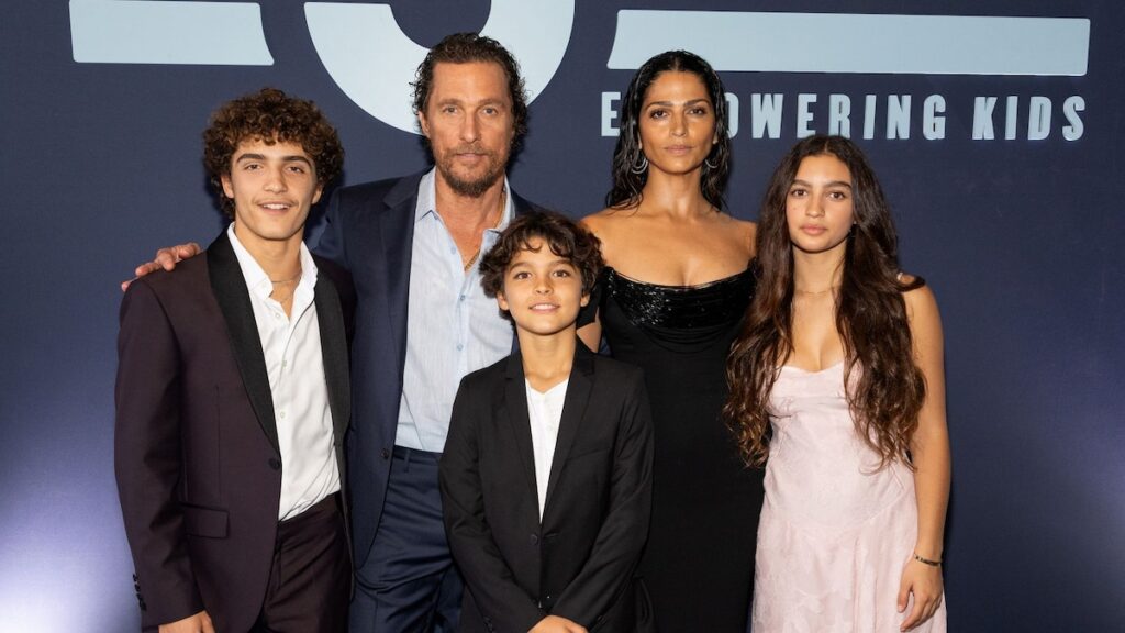 Matthew McConaughey demuestra cuán fuertes son sus genes en una foto familiar rara