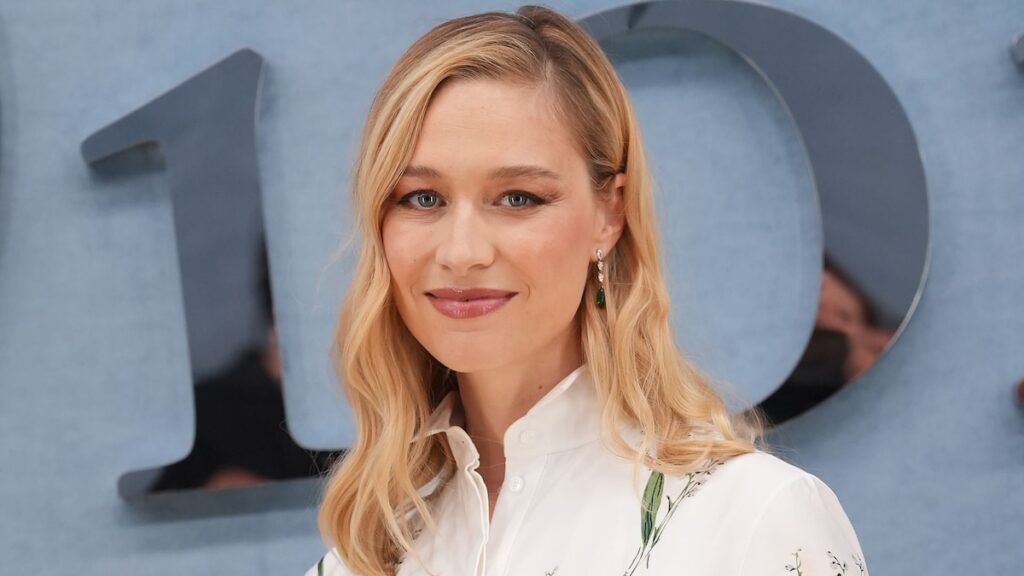 La nuera de la princesa Caroline Beatrice Borromeo muestra su elegante estilo de maternidad en París
