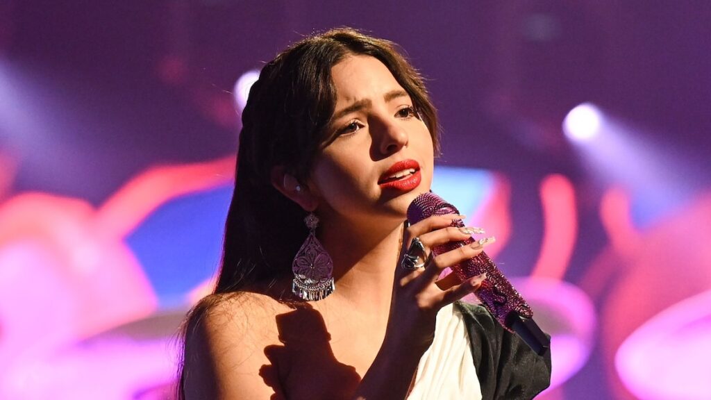 Ángela Aguilar cancela su espectáculo en Colombia sobre preocupaciones de seguridad con el escenario