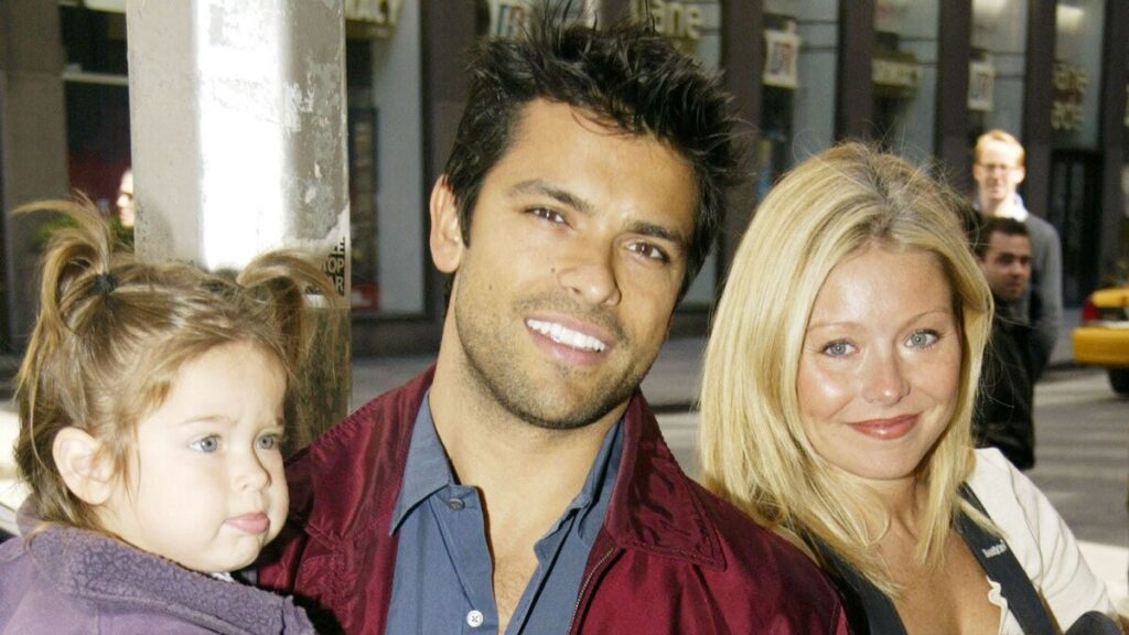 Mark Consuelos y Kelly Ripa comparten un video de lágrimas para el cumpleaños número 24 de Lola