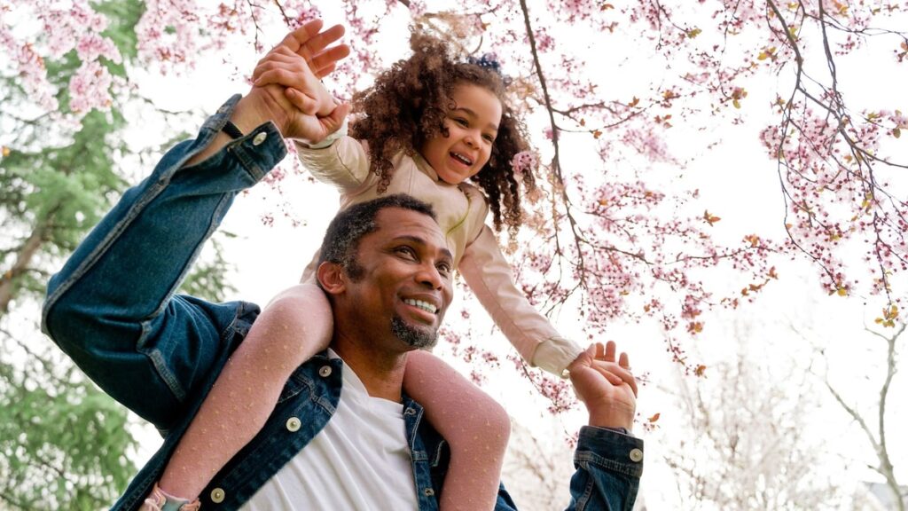 Top 6 canciones latinas para dedicarle a tu padre en el Día del Padre