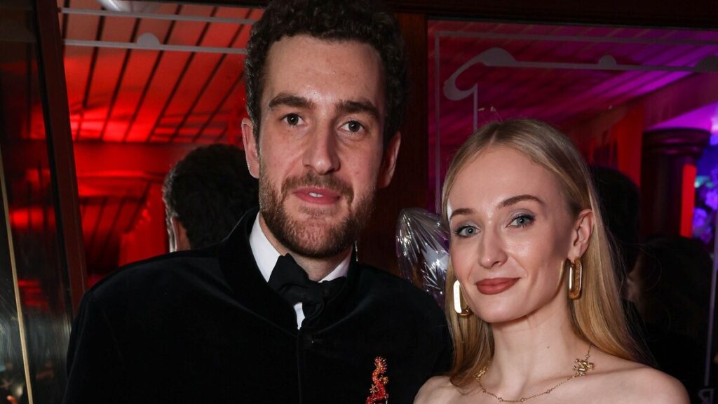 Sophie Turner y Peregrine Pearson Spark Rumores de reconciliación con una excursión acogedora