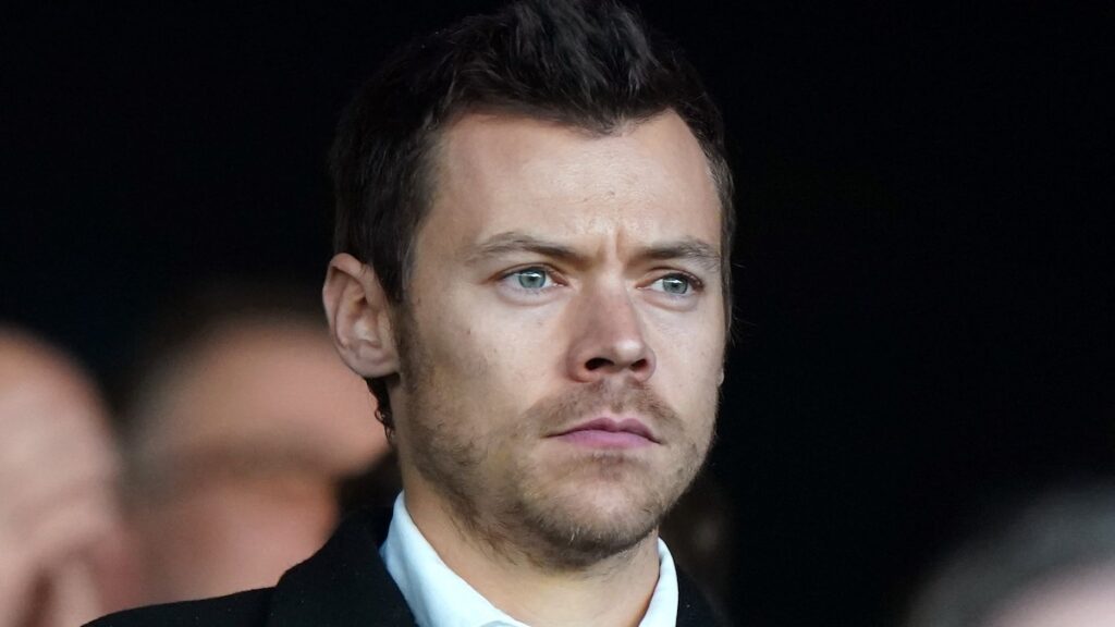 Harry Styles se une a la tendencia de pantalones cortos de Paul Mescal: ver fotos