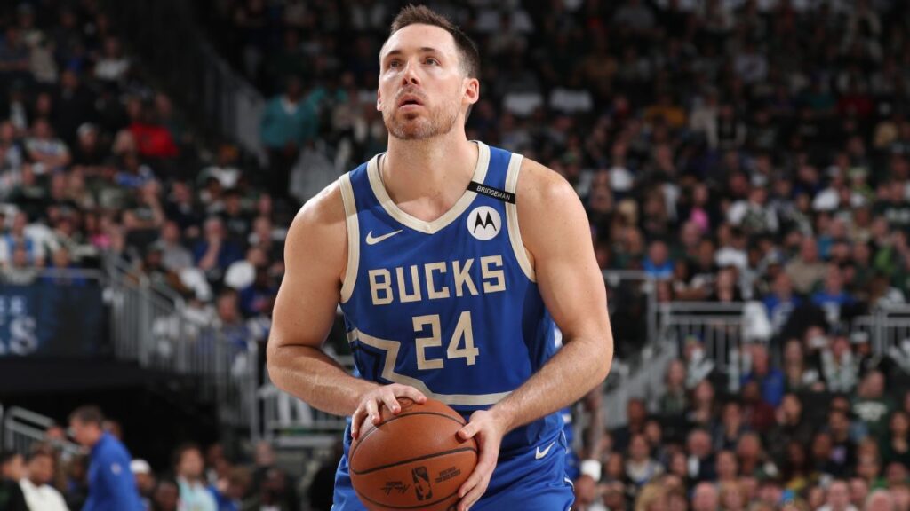 Connaughton Ejerce su opción y se queda con bucks, Fuentes