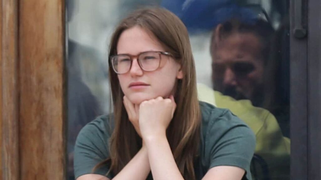 El lujoso día de Violet Affleck en una bolsa de diseñador y BMW eléctrico