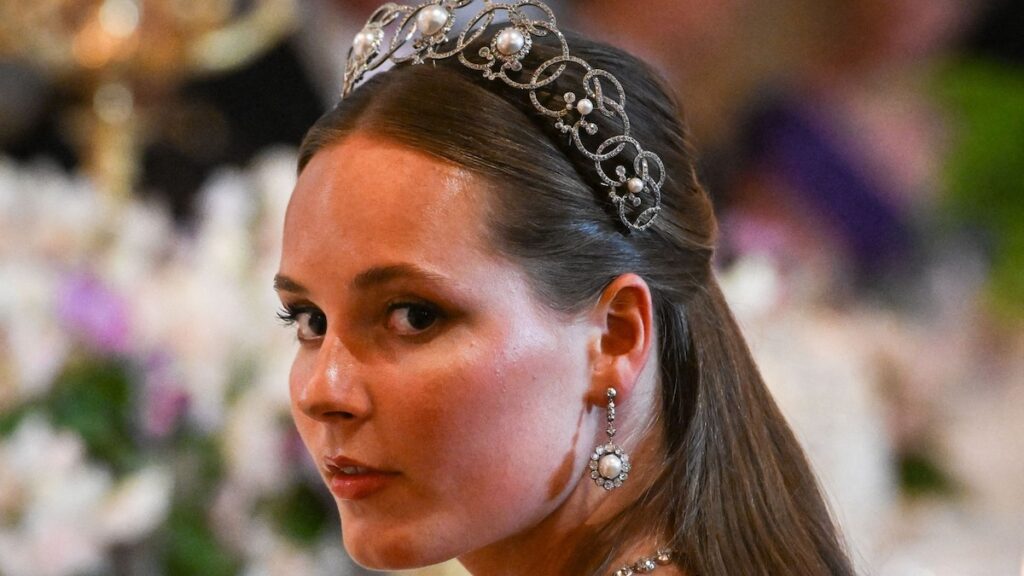 Princesa Ingrid Alexandra de Noruega Sparkles en Tiara en Royal Palace con un presidente y primera dama