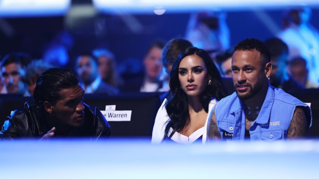 La pareja de Neymar provoca rumores de matrimonio con un mensaje confuso después de que el futbolista niega las reclamaciones de bodas