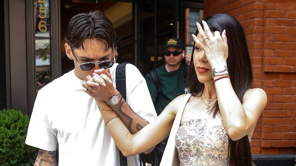 Kenia Os llama a Peso Pluma el amor de su vida en una publicación de cumpleaños humeante