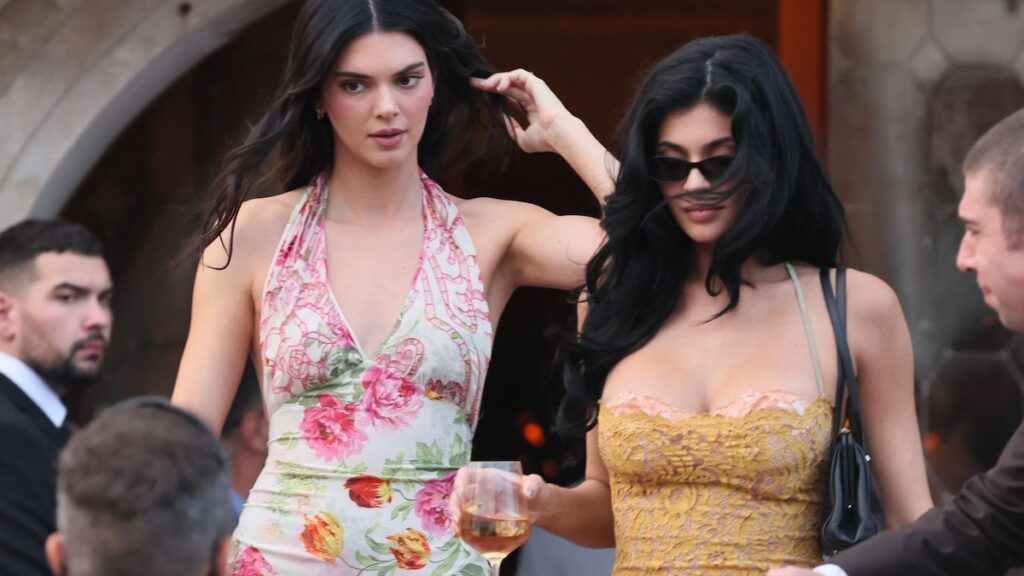 Kendall y Kylie Jenner llaman la atención en la boda de Jeff Bezos y Lauren Sánchez en Venecia