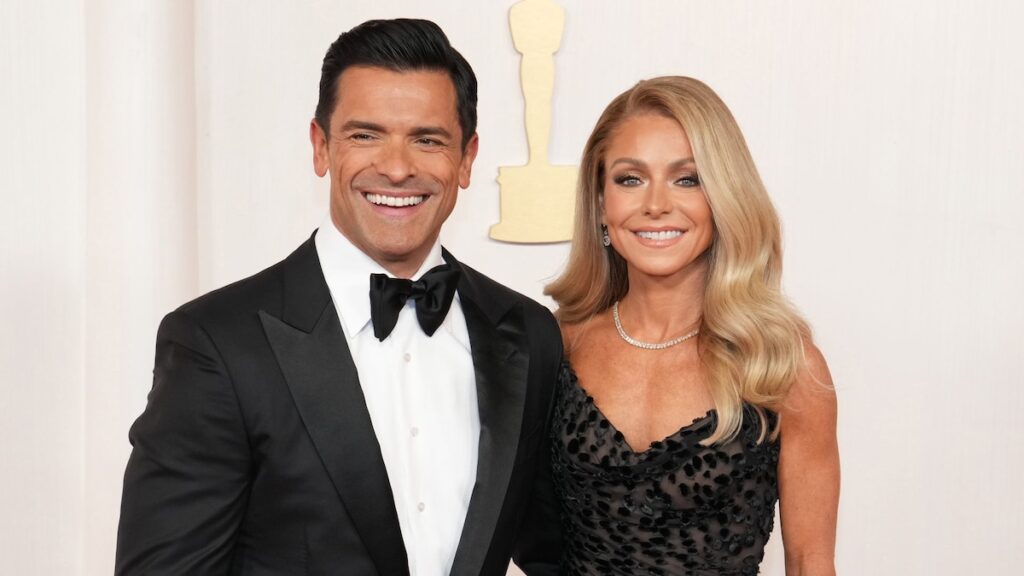 Kelly Ripa revela el consejo de dieta de Mark Consuelos que la ayudó a cerrar su vestido de Oscar