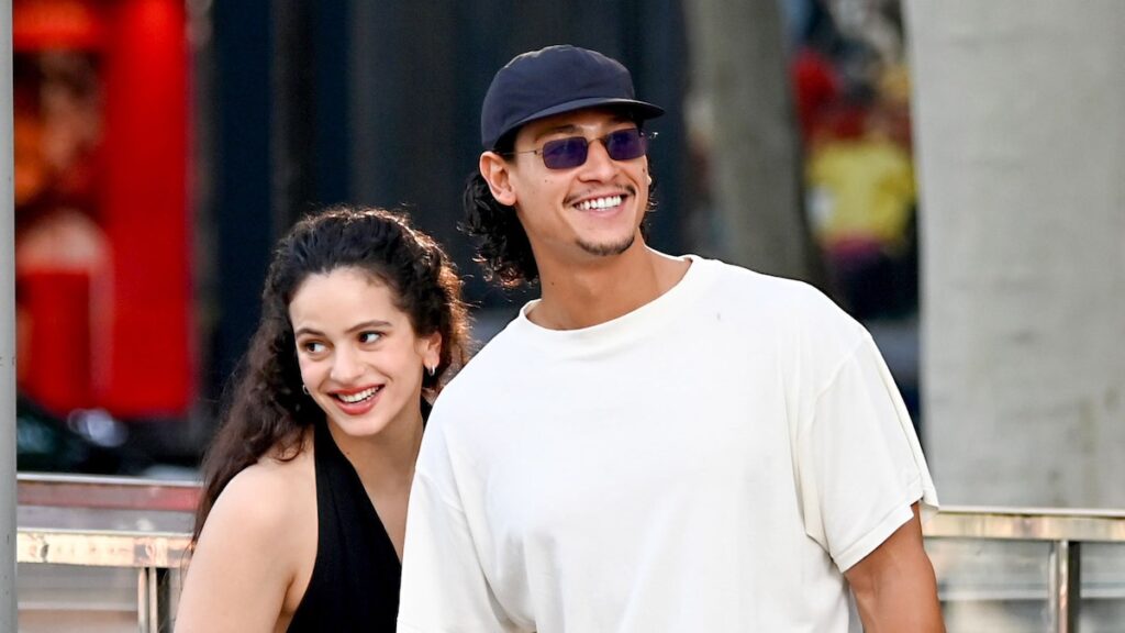 Rosalia y Emilio Sakraya disfrutan de una escapada de Barcelona llena de PDA