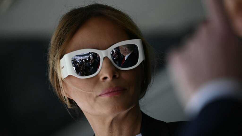 Las elegantes gafas de sol Dior de Melania Trump brillan en la final de la Copa Mundial de Clubes FIFA