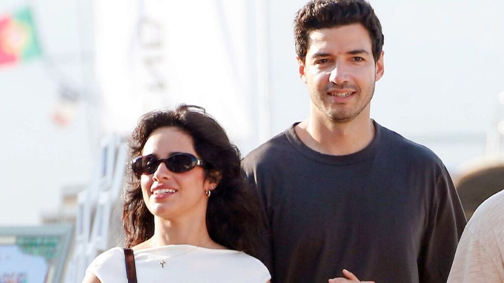 Camila Cabello revela que se está ‘enamorando’ mientras lanza suave su relación con el novio Henry Junior Chalhoub