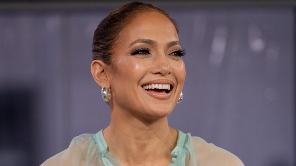 El sexy de Jennifer López, el truco de cupcake 4 de julio tiene a todos riendo