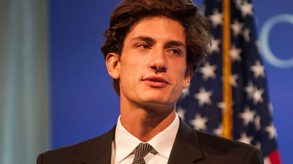 Jack Schlossberg Shades Actor interpretando a su tío Jfk Jr. en ‘American Love Story’ de Ryan Murphy