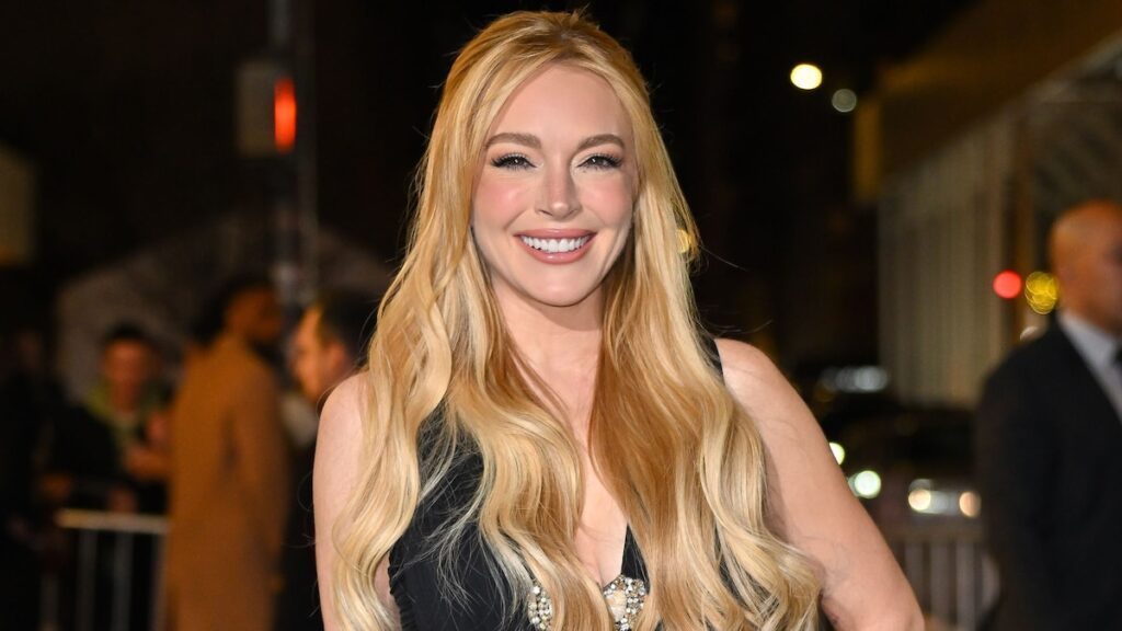 Lindsay Lohan Rocks figura que resulta la mirada desnuda en Beverly Hills antes del estreno de ‘Freakier Friday’