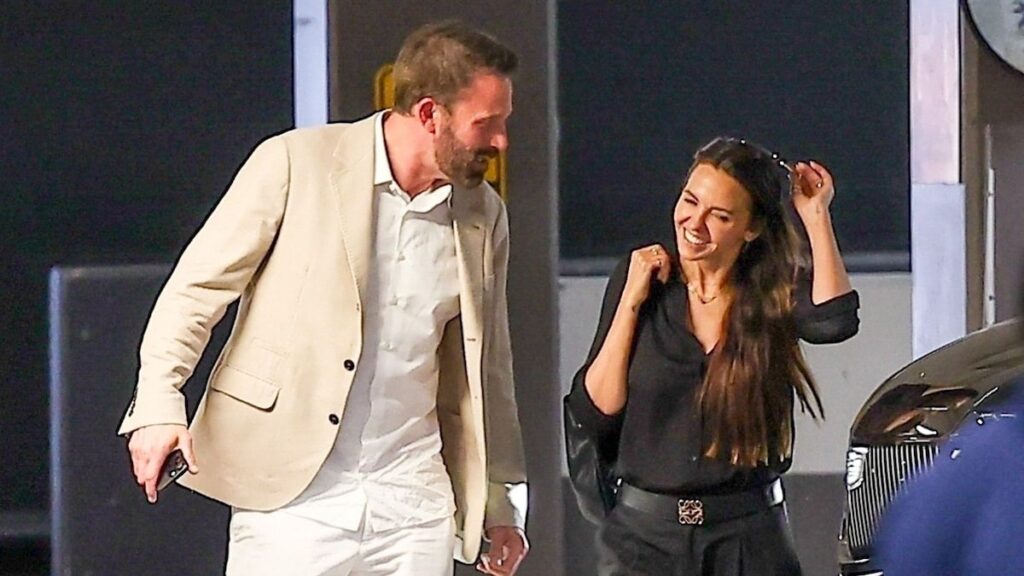 La esposa de Ben Affleck y Matt Damon, Luciana Barroso, disfrute de la divertida salida de West Hollywood en medio de la liberación de ‘Wreckage of You’ de JLO