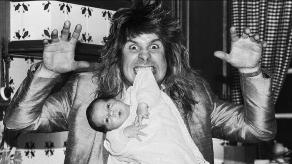 Fotos familiares divertidas, caóticas e icónicas para honrar su fallecimiento