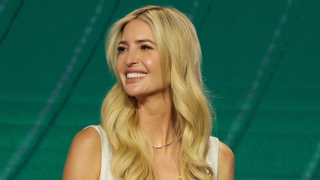 Ivanka Trump brilla en la elegancia colombiana de Johanna Ortiz para una elegante noche de Londres