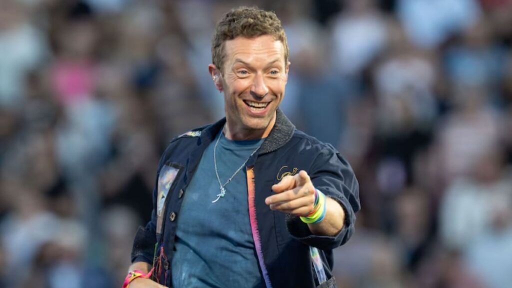 La hilarante reacción de Chris Martin a la pareja atrapó tener un “asunto” en el concierto de Coldplay