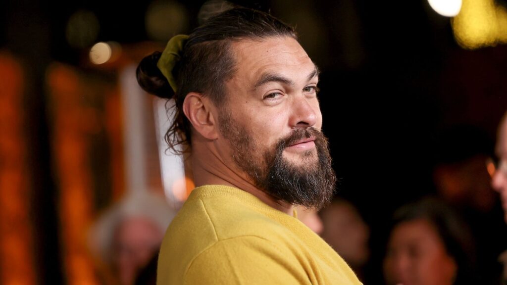 Mira a Jason Momoa iniciar un pozo circular durante el set de Pantera en el show final de Black Sabbath