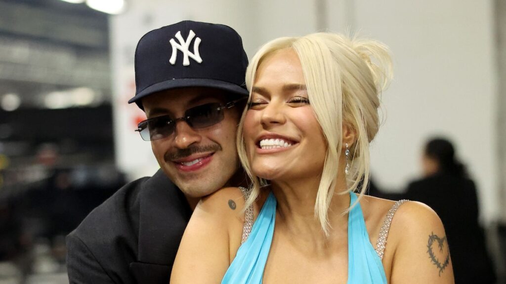 Karol G llega a Ibiza y es recibido por Feid y un gesto romántico