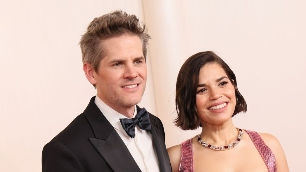 America Ferrera celebra 20 años con Ryan Piers Williams en adorable retroceso