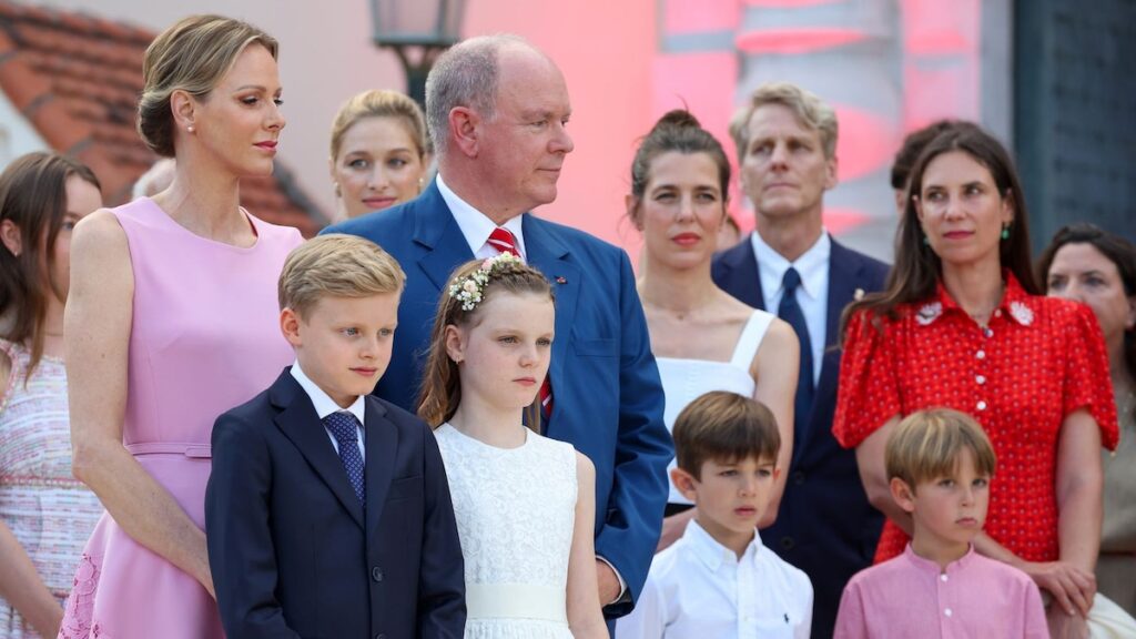 La familia Grimaldi de Mónaco lanza una lujosa fiesta para el vigésimo aniversario del Príncipe Albert en Trono