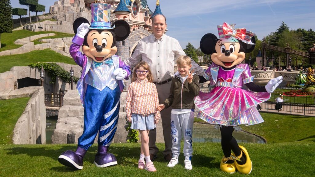 Fotos mágicas de Reales que visitan los parques temáticos de Disney