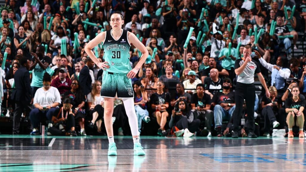 Breanna Stewart, De Liberty, Baja Indefinida por Golpe en la Rodilla