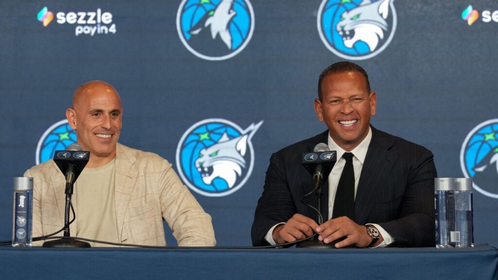 Marc Lore y Alex Rodríguez, Ansiosos por enorgulleros a la aficionado de lobos