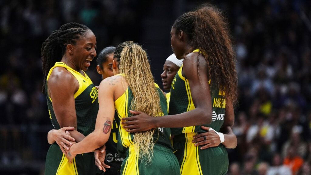 Sólido tercero Cuarto Alza Al Storm Sobre El Liberty