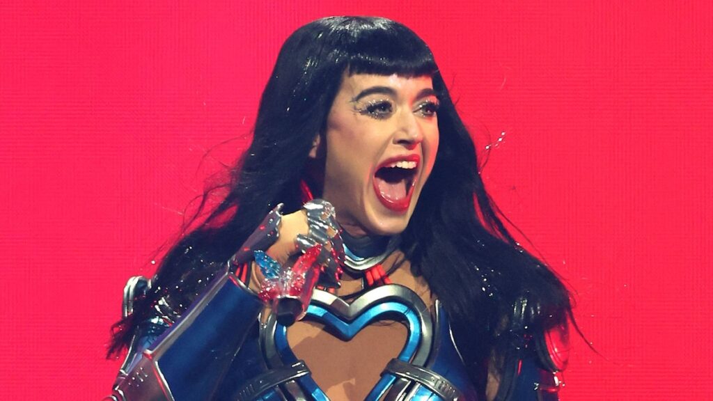 La reacción de Katy Perry después de uno de sus asistentes al concierto dijo que era de México: “¡No, no, no, no!” (VIDEO)