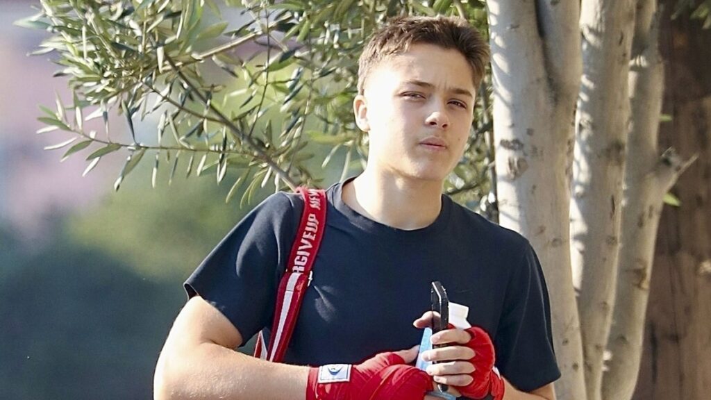 Knox Jolie-Pitt parece listo para protagonizar el próximo ‘club de lucha’ después de la victoria de Muay Thai