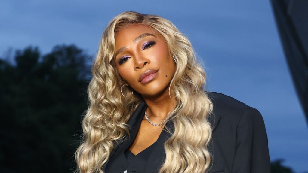 Serena Williams disfruta de un adorable día de la playa con sus hijas en Italia