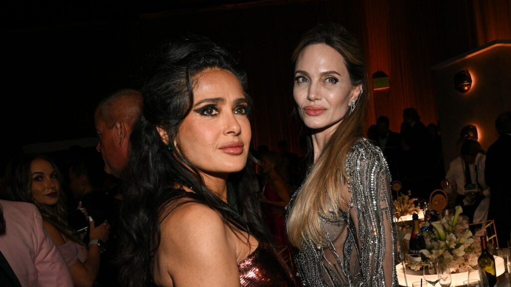 El viaje sorpresa de Veracruz de Angelina Jolie y Salma Hayek enciende Frenzy de Fan: ¿Están filmando una película?