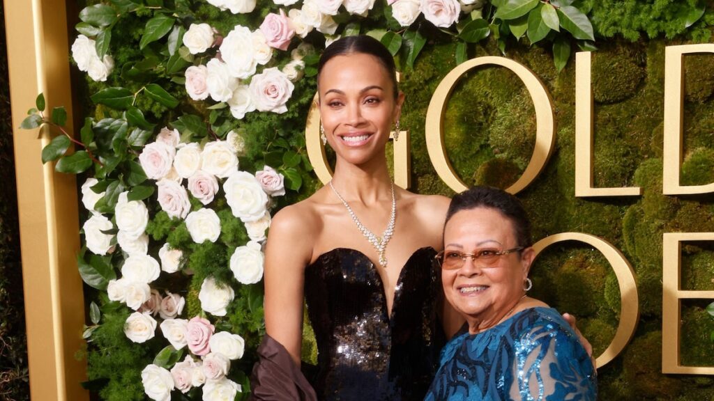 La madre de Zoe Saldaña siempre se asegura de que coman un tipo específico de comida cuando viajan, lo que sorprendentemente no es dominicano ni italiano