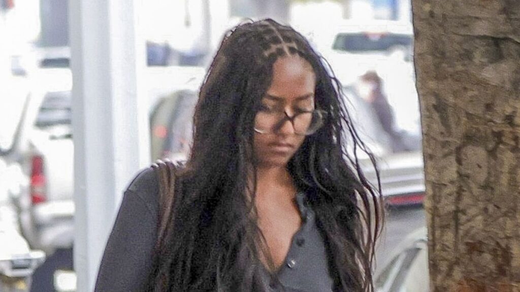 Sasha Obama se ve genial y deportiva en una tapa de cultivo y combo de pantalones de chándal