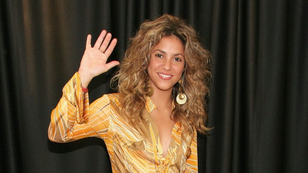 El atrevido vestido amarillo de Shakira acaba de prender fuego a Internet: ¿es este el color del verano?