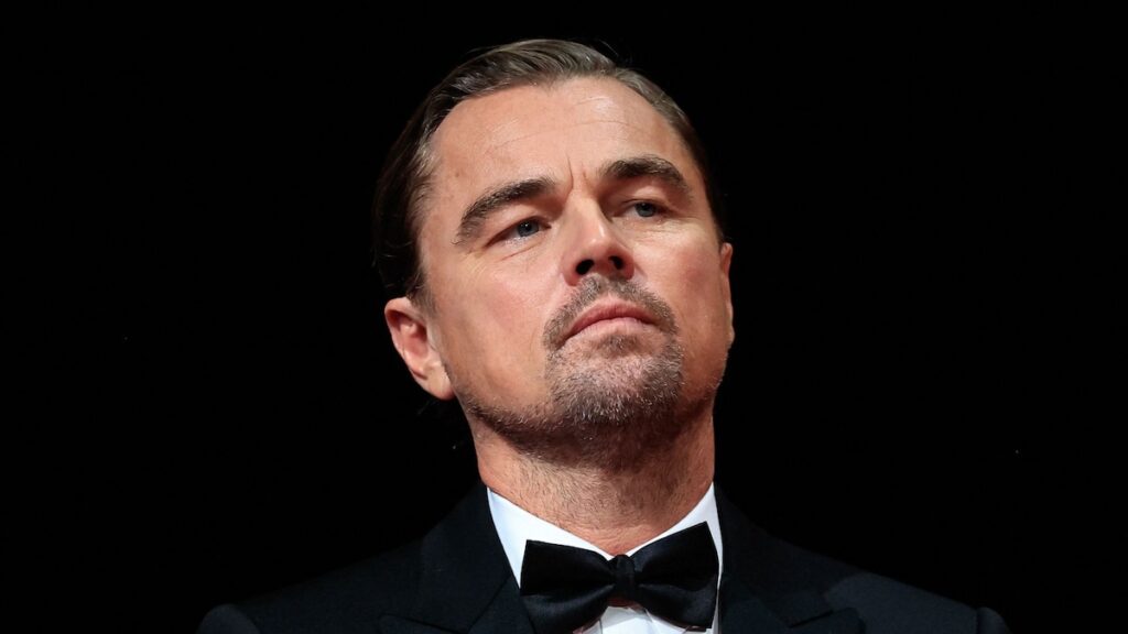 Leonardo DiCaprio se ve hermoso como siempre viendo a Carlos Alcaraz en Wimbledon